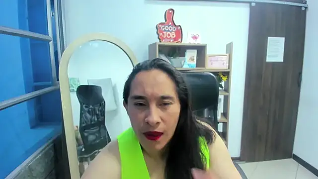 LeilaSmith  online show from November 4, 2025, 1:21 pm