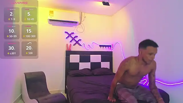 Dinasty Moon  online show from September 11, 2025, 8:09 pm