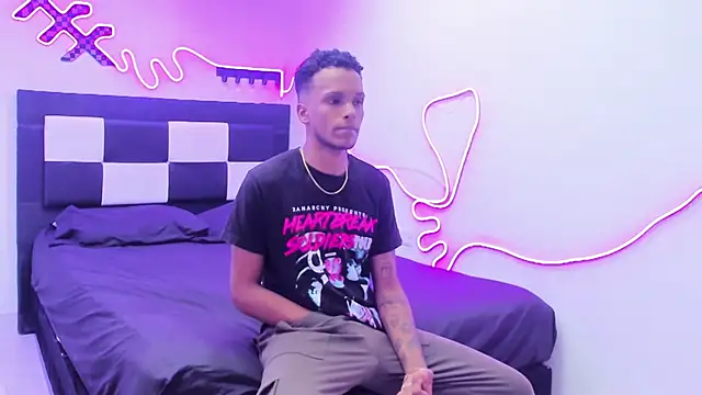 Dinasty Moon  online show from September 12, 2025, 7:36 pm