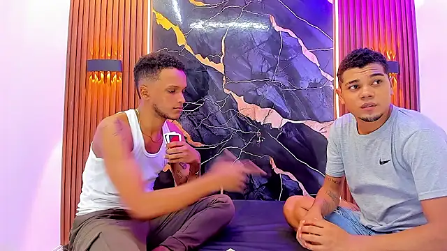 Dinasty Moon  online show from September 13, 2025, 8:19 pm