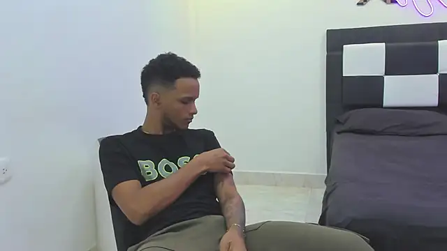 Dinasty Moon  online show from September 15, 2025, 12:05 pm