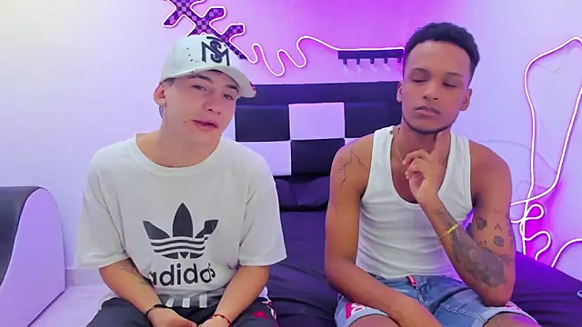 Dinasty Moon  online show from September 18, 2025, 11:45 am