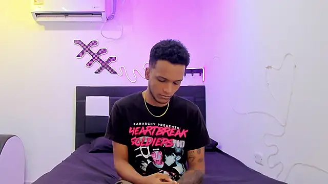 Dinasty Moon  online show from September 22, 2025, 11:56 am