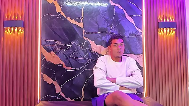 Dinasty Moon  online show from October 18, 2025, 12:50 pm