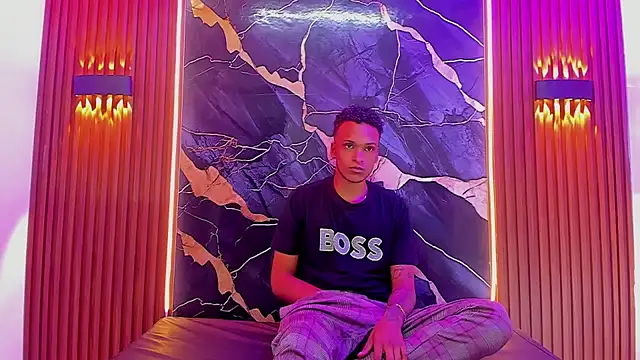 Dinasty Moon  online show from October 25, 2025, 11:51 am