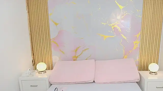 AlishaDixon online show from October 2, 2025, 11:50 am