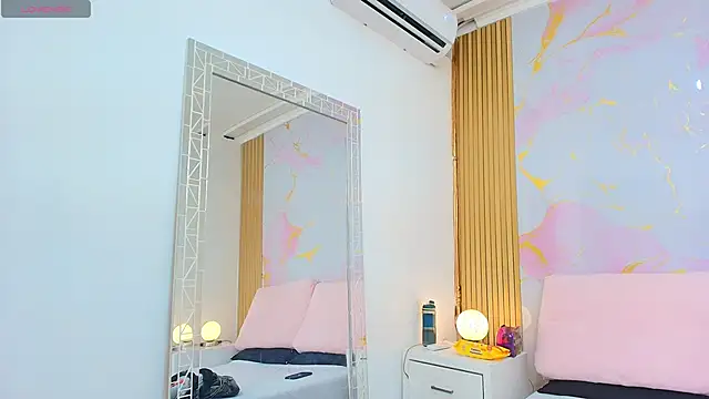 AlishaDixon online show from November 4, 2025, 11:53 am