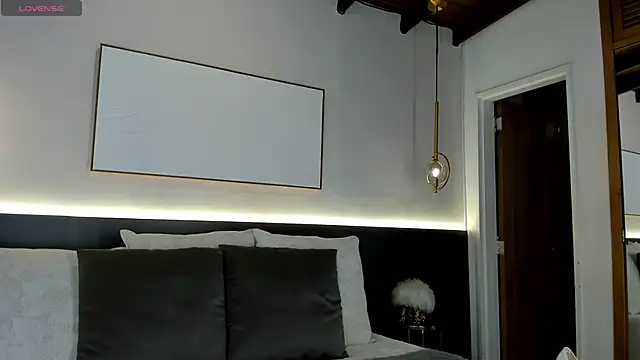 VictoriaShelby online show from September 17, 2025, 11:34 am