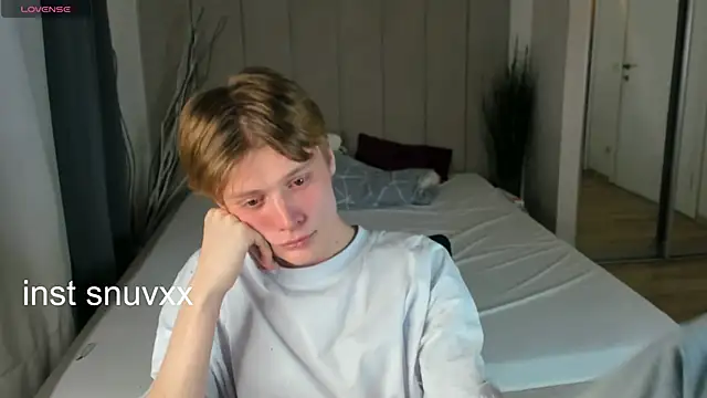 LouieEvans online show from November 2, 2025, 8:55 pm