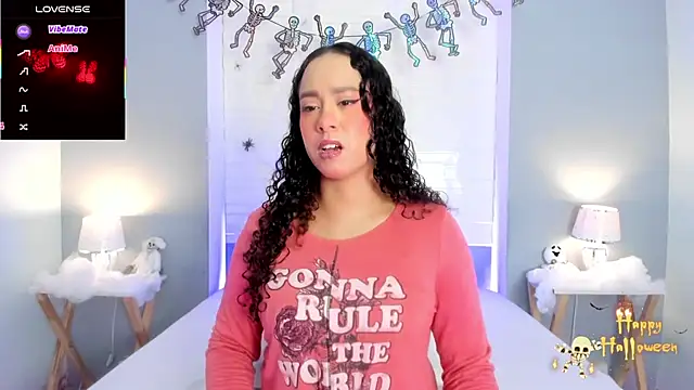 EverlyMooree online show from October 29, 2025, 4:15 am