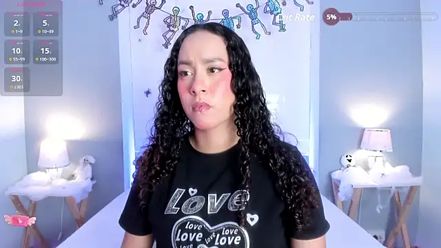 EverlyMooree online show from October 30, 2025, 4:14 am