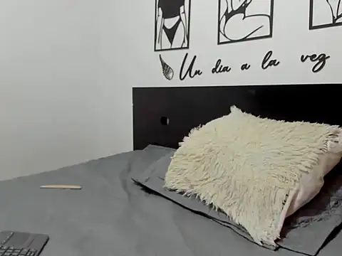 Snapshot of Allison_21_ chatting on November 8, 2025, 3:50 am Allison 21 online show from November 8, 2025, 3:50 am