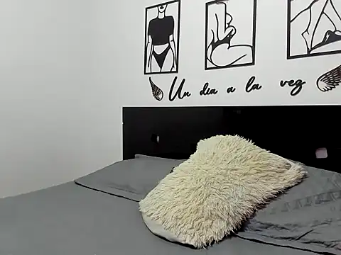 Snapshot of Allison_21_ chatting on November 11, 2025, 5:40 am Allison 21 online show from November 11, 2025, 5:40 am