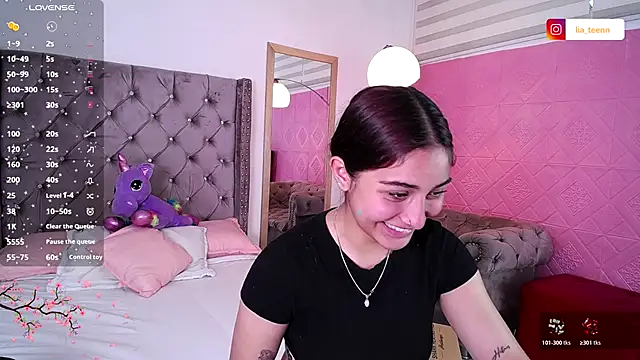 Lia Teen online show from November 13, 2025, 8:08 pm