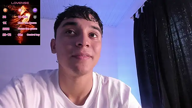 Austin Cardieff  online show from October 27, 2025, 8:02 pm