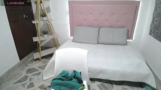 Dulce  Lovee online show from October 30, 2025, 12:12 am