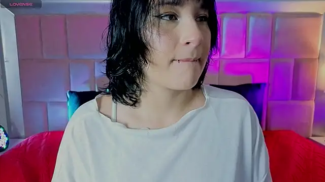 Snapshot of RobinBennett chatting on July 6, 2026, 12:02 pm RobinBennett online show from July 6, 2026, 12:02 pm