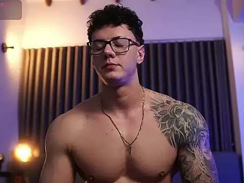 Snapshot of Thomas_Falcon chatting on October 19, 2025, 2:23 am Thomas Falcon online show from October 19, 2025, 2:23 am