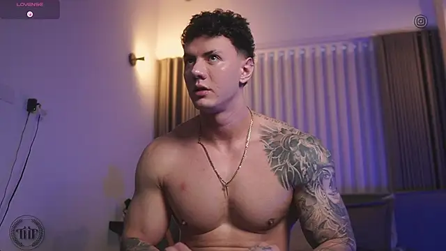 Snapshot of Thomas_Falcon chatting on October 28, 2025, 10:23 pm Thomas Falcon online show from October 28, 2025, 10:23 pm