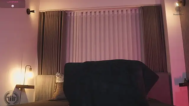 Snapshot of Thomas_Falcon chatting on November 4, 2025, 12:43 am Thomas Falcon online show from November 4, 2025, 12:43 am