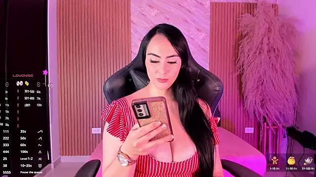 ashly moonn online show from October 8, 2025, 4:04 pm