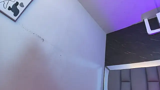 kissme luna online show from October 6, 2025, 7:22 pm