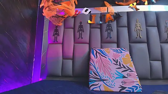 kissme luna online show from November 1, 2025, 7:38 pm