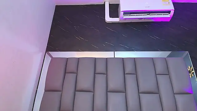 kissme luna online show from November 28, 2025, 7:05 pm