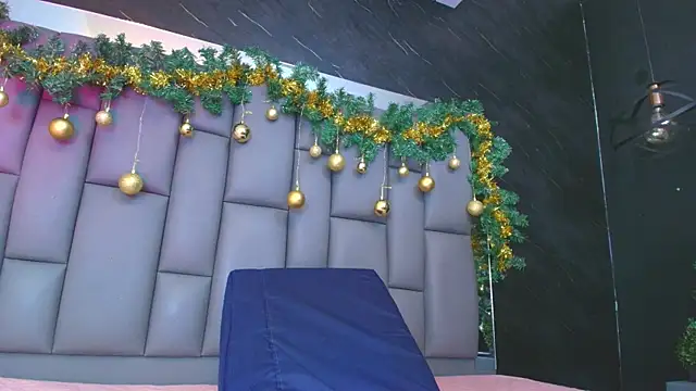 kissme luna online show from December 18, 2025, 7:09 pm