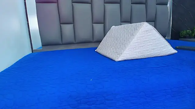 kissme luna online show from February 28, 2026, 7:04 pm