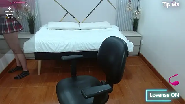 Snapshot of Bom_BomXX chatting on November 5, 2025, 1:38 am Bom BomXX online show from November 5, 2025, 1:38 am