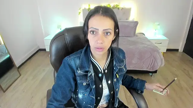 Mariam Lopez   online show from June 11, 2026, 2:53 am