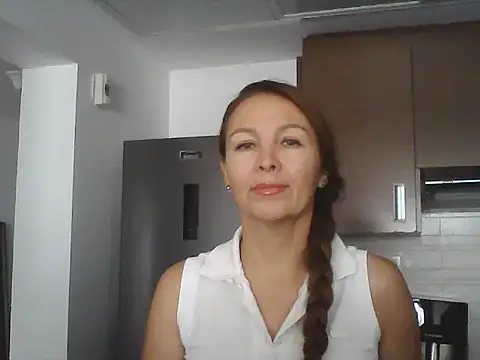 Avelinii online show from May 20, 2026, 7:25 am