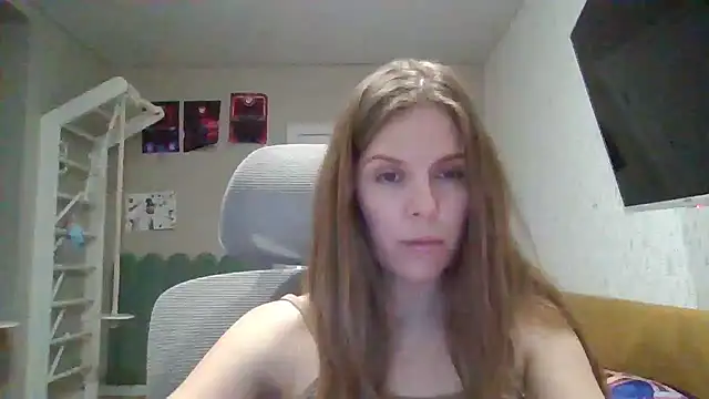 Snapshot of Zolira chatting on June 14, 2026, 6:43 pm Zolira online show from June 14, 2026, 6:43 pm