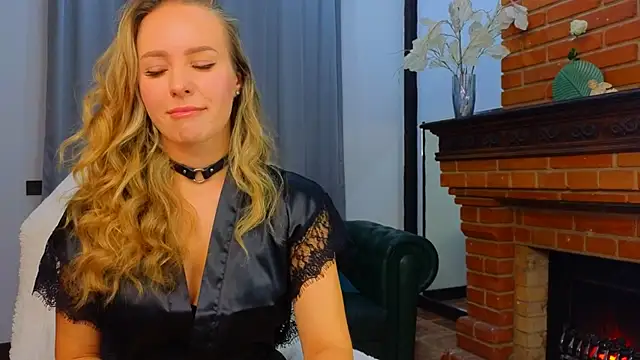 Hloya Mei online show from October 15, 2025, 1:06 am