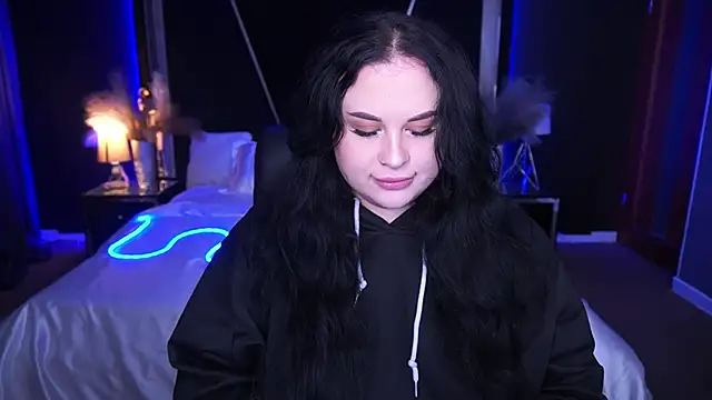 SerahMirabeli online show from October 7, 2025, 7:11 pm