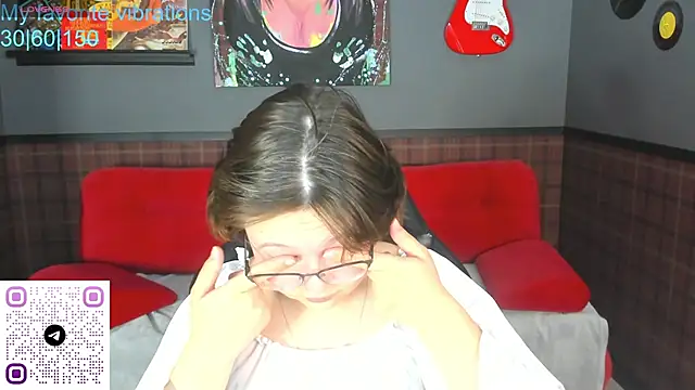 Snapshot of Mila__Cutee chatting on October 18, 2025, 1:19 am Mila Cutee online show from October 18, 2025, 1:19 am