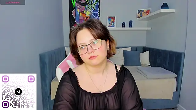 Snapshot of Mila__Cutee chatting on October 19, 2025, 1:28 am Mila Cutee online show from October 19, 2025, 1:28 am