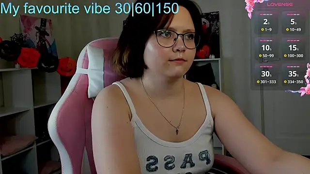 Snapshot of Mila__Cutee chatting on November 2, 2025, 9:00 am Mila Cutee online show from November 2, 2025, 9:00 am