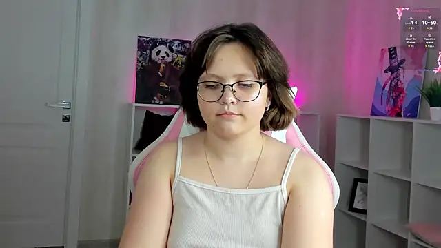 Snapshot of Mila__Cutee chatting on November 5, 2025, 9:20 am Mila Cutee online show from November 5, 2025, 9:20 am