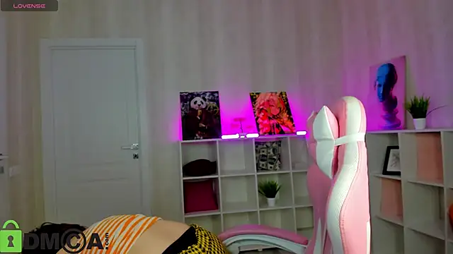 Snapshot of Mila__Cutee chatting on November 21, 2025, 9:19 am Mila Cutee online show from November 21, 2025, 9:19 am