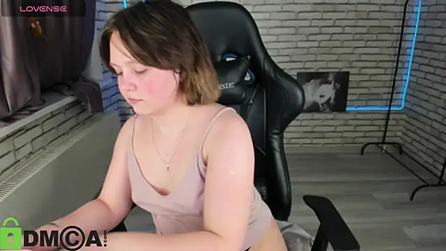 Snapshot of Mila__Cutee chatting on November 26, 2025, 9:32 am Mila Cutee online show from November 26, 2025, 9:32 am