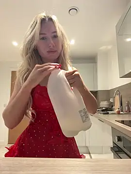 SexySaraxxoo online show from December 3, 2025, 2:37 pm