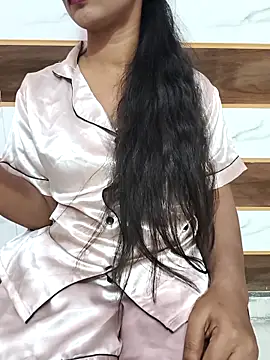 Itz Mayra  online show from October 25, 2025, 8:00 am