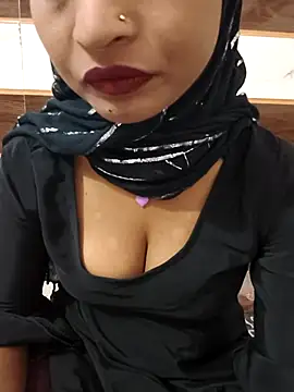 Itz Mayra  online show from November 10, 2025, 5:39 am