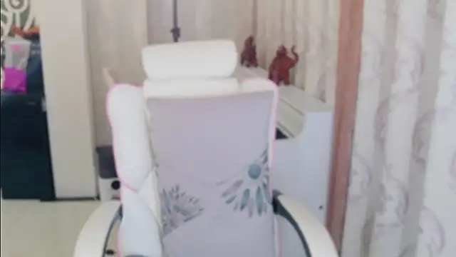 Snapshot of Aurora-77 chatting on October 20, 2025, 5:02 pm Aurora-77 online show from October 20, 2025, 5:02 pm