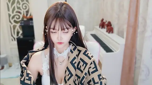 Snapshot of Aurora-77 chatting on October 24, 2025, 2:57 pm Aurora-77 online show from October 24, 2025, 2:57 pm