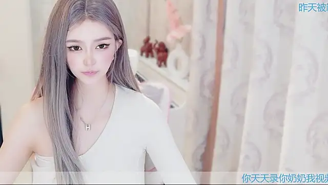 Snapshot of Aurora-77 chatting on November 11, 2025, 1:22 pm Aurora-77 online show from November 11, 2025, 1:22 pm