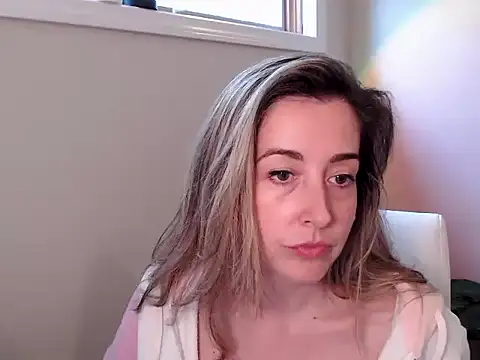 SuggestiveBehavior online show from September 29, 2025, 4:34 pm