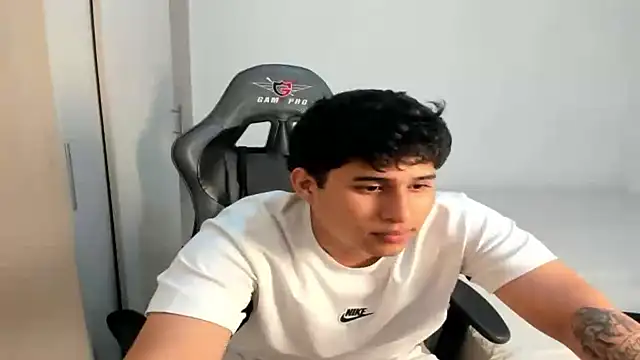 Snapshot of jhony_dickm chatting on September 26, 2025, 9:35 am jhony dickm online show from September 26, 2025, 9:35 am